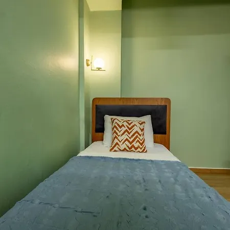 Spacious 3-bedroom Apartamento *