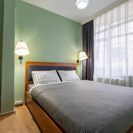 Spacious 3-bedroom Apartamento